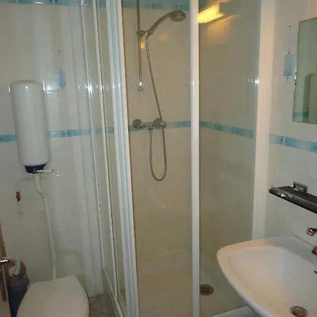 Des Belges Hotel 2*